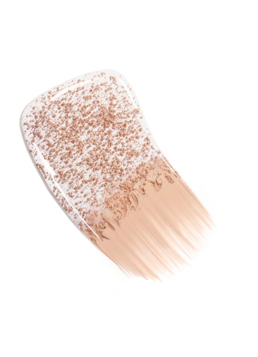CHANEL FRIS FOUNDATIONWATER MET MICROBOLLETJES PIGMENTEN. NUDE EFFECT OP DE HUID. NATUURLIJK STRALENDE TEINT - detail 4 medium light 