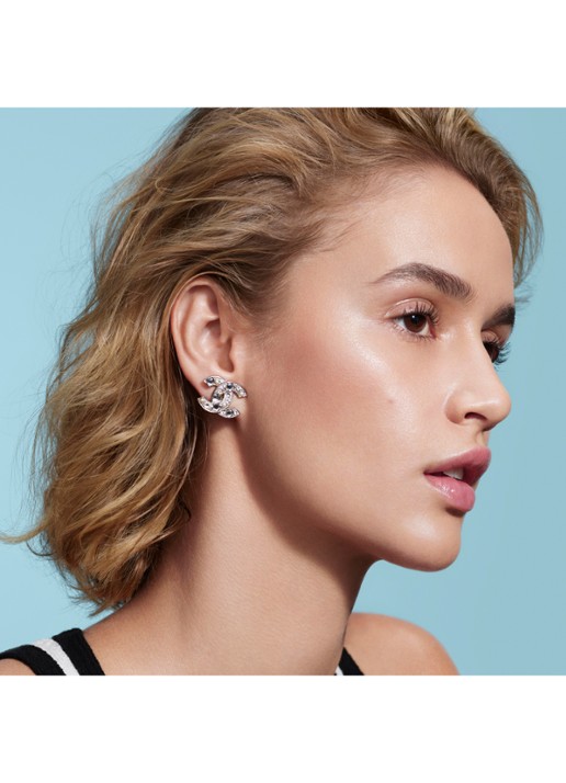 CHANEL HYDRATEREND VOLLER MAKEND VERSTERKEND - detail 3 undefined
