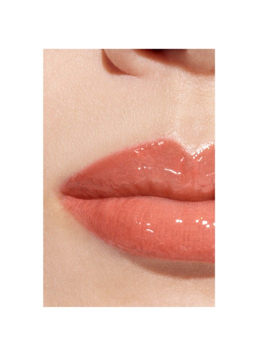 CHANEL HYDRATERENDE EN GLADSTRIJKENDE HOOGGLANS GLOSS - detail 3 443 impertinente