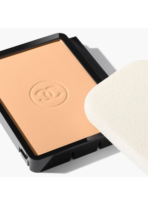 CHANEL LANGHOUDENDE UITERST COMFORTABELE COMPACTE FOUNDATION MET PERFECTE FINISH - detail 2 b50
