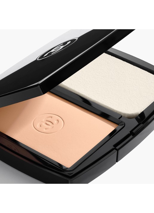 CHANEL LANGHOUDENDE UITERST COMFORTABELE COMPACTE FOUNDATION MET PERFECTE FINISH - detail 2 br32