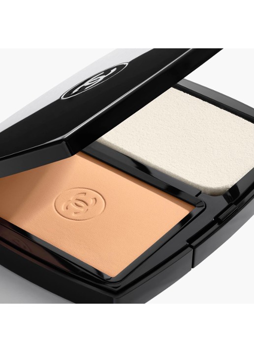 CHANEL LANGHOUDENDE UITERST COMFORTABELE COMPACTE FOUNDATION MET PERFECTE FINISH - detail 2 b70