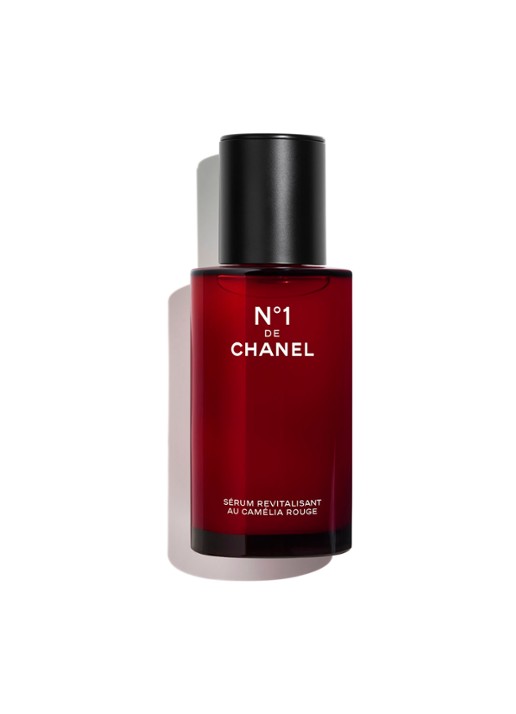 CHANEL VOOR EEN GLADGESTREKEN, STRALENDE HUID DIE ER JONGER UITZIET