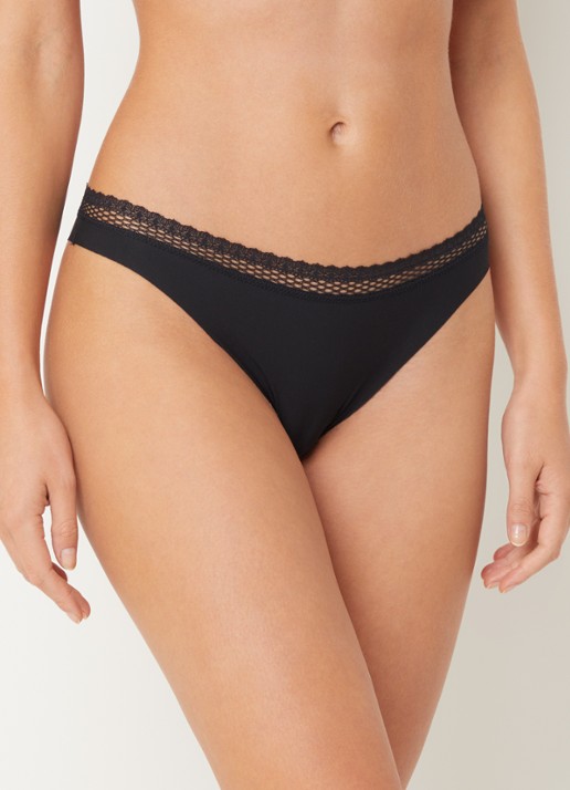 Chantelle Cozy Chic tanga met kant - voorkant 3 zwart