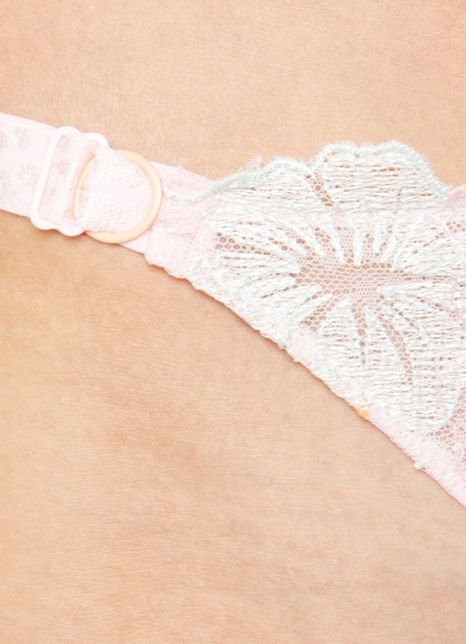 Chantelle Daydream tanga van mesh met borduring - detail 3 lichtroze