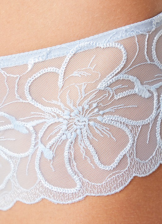 Chantelle Fleurs shorty van mesh met borduring - detail 2 lichtblauw