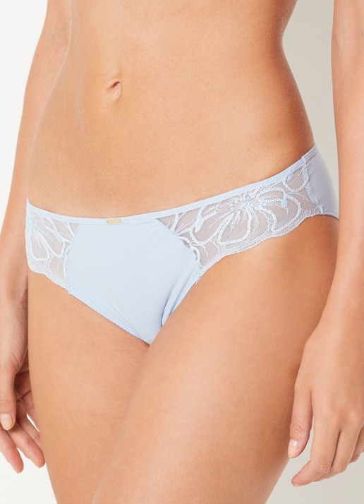 Chantelle Fleurs slip met borduring - voorkant 2 lichtblauw