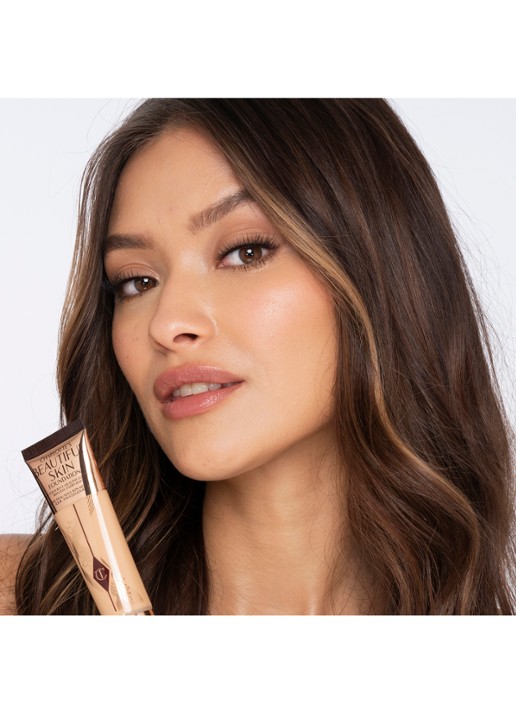 Charlotte Tilbury Beautiful Skin Foundation - vloeibare foundation - achterkant 8 6 neutral