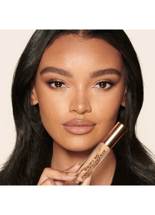 Charlotte Tilbury Beautiful Skin Radiant Concealer - vloeibare concealer - detail 2 11 deep
