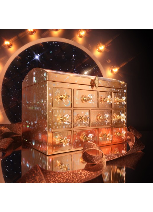 Charlotte Tilbury Charlotte's Beauty Treasure Chest - adventskalender t.w.v. €326