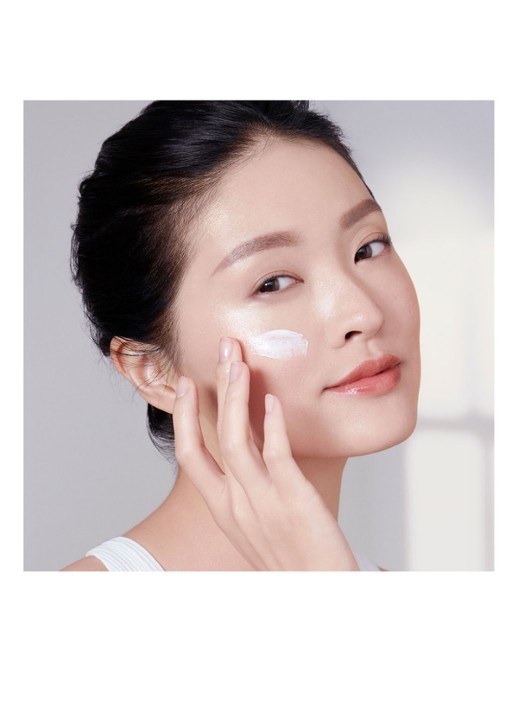 Charlotte Tilbury Charlotte's Magic Cream Light SPF20 - dagcrème - detail 2 undefined