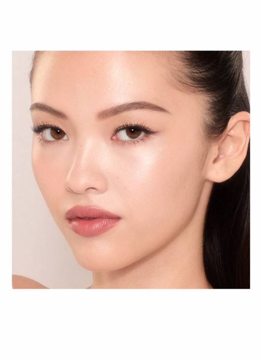Charlotte Tilbury Unreal Skin Sheer Glow Tint - hydraterende foundation stick - detail 4 1 fair