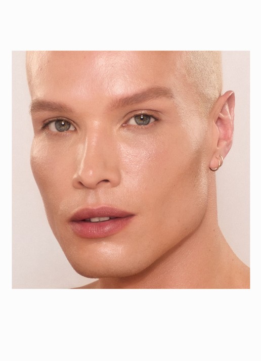 Charlotte Tilbury Unreal Skin Sheer Glow Tint - hydraterende foundation stick - detail 4 6 medium