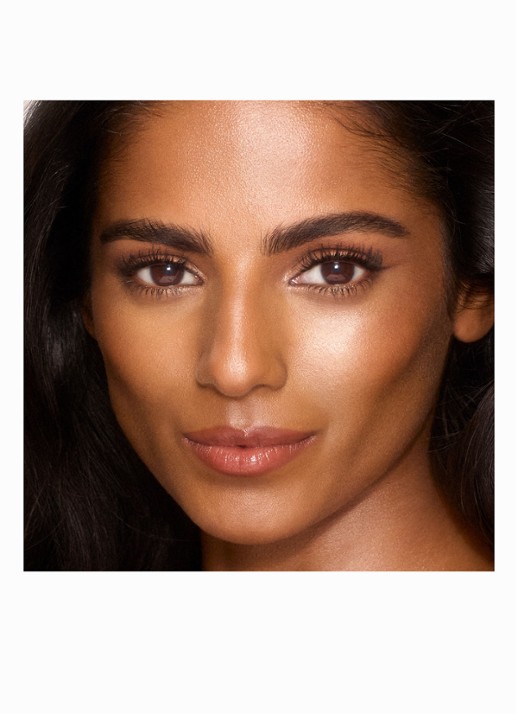 Charlotte Tilbury Unreal Skin Sheer Glow Tint - hydraterende foundation stick - detail 4 9 tan