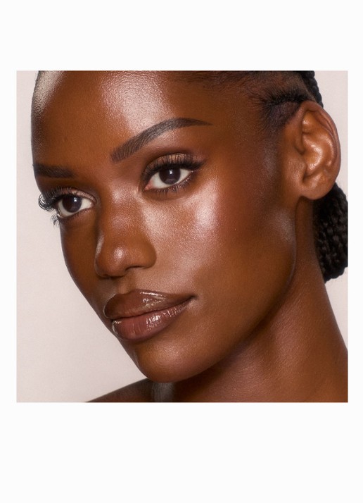 Charlotte Tilbury Unreal Skin Sheer Glow Tint - hydraterende foundation stick - detail 4 14 deep