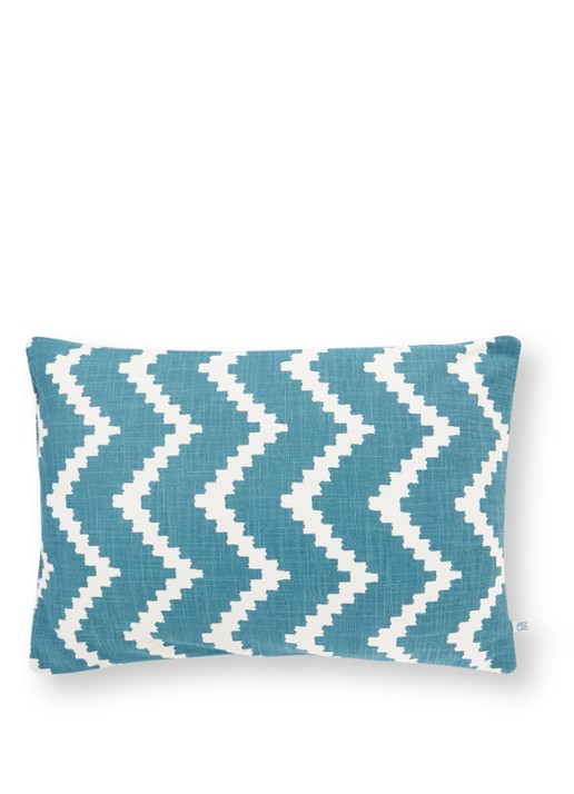 Chhatwal & Jonsson Ikat Seema waterafstotend sierkussen 40 x 60 cm - voorkant 2 blauw