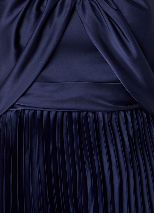 Chi Chi London Calie strapless maxi jurk met plissé - detail donkerblauw