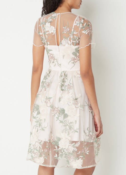 Chi Chi London Floral Embroidered midi jurk van satijn met kant - achterkant 4 creme