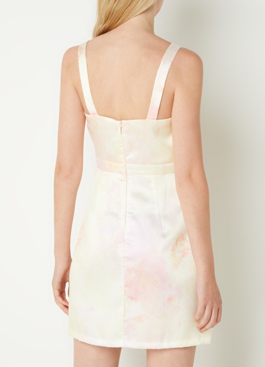 Chi Chi London Mini jurk met bloemenprint - achterkant lichtgeel