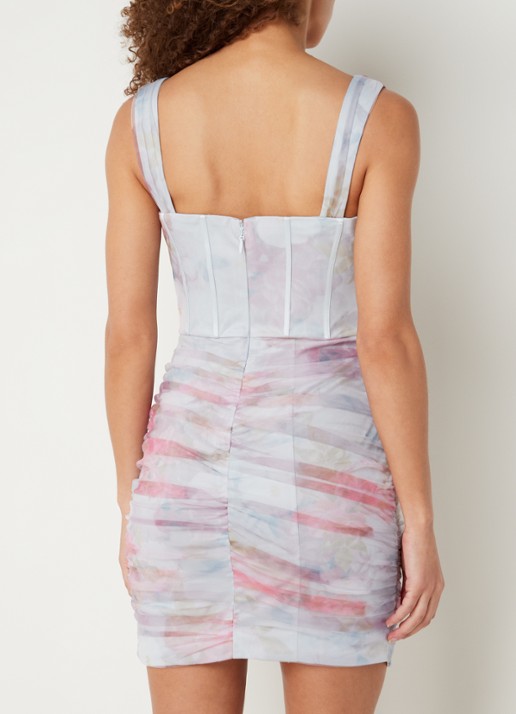 Chi Chi London Mini jurk met met bloemenprint en plooidetail - achterkant lichtblauw