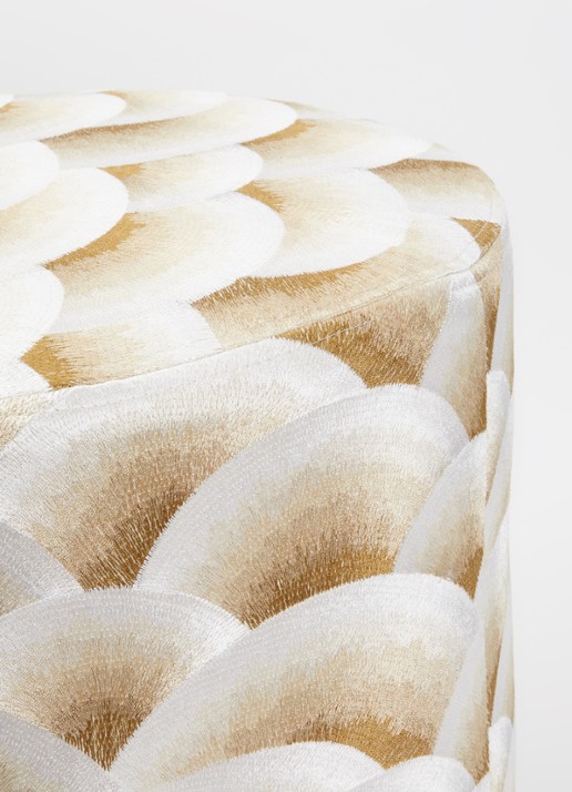 Claudi Arco poef 45 cm - detail goud