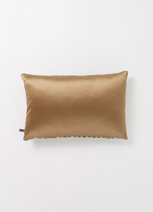 Claudi  Gravia sierkussen 30 x 45 cm - voorkant 3 camel