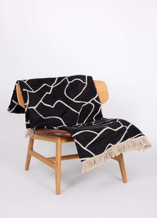 Claudi Lineas plaid 150 x 200 cm - voorkant 2 zwart