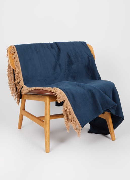 Claudi Paulos plaid 150 x 200 cm - voorkant 3 donkerblauw