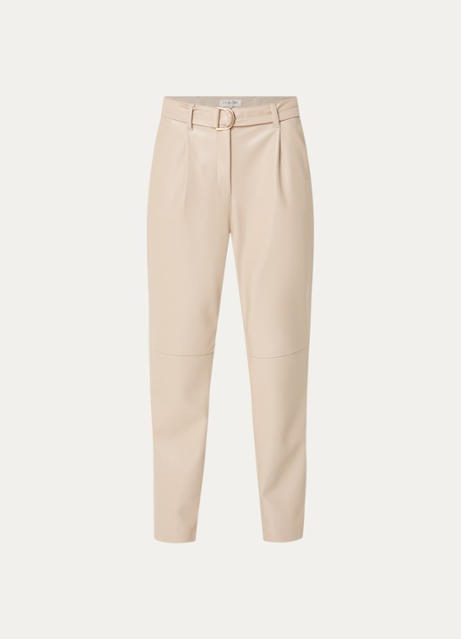 Claudia Sträter High waist tapered fit pantalon van imitatieleer met steekzakken - voorkant 2 beige