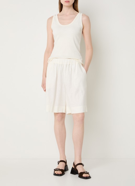 Claudia Sträter Mid waist loose fit korte broek in linnenblend - voorkant 2 gebroken wit