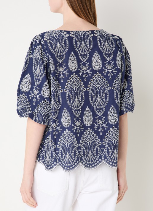 Claudia Sträter Top met broderie en pofmouw - achterkant royalblauw