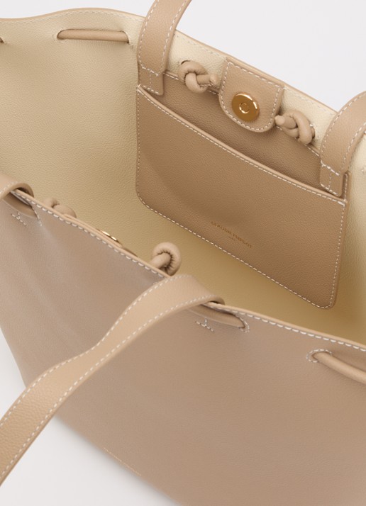 Claudie Pierlot Alban schoudertas van kalfsleer - detail beige