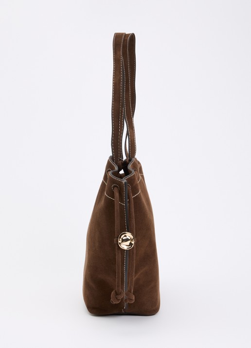 Claudie Pierlot Alban schoudertas van kalfssuède met trekkoord - detail 4 chocoladebruin