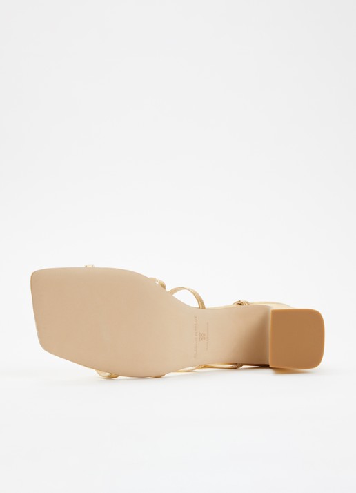 Claudie Pierlot Aurianne sandalette van leer met metallic finish - detail 4 goud