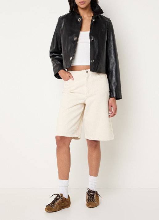 Claudie Pierlot Carlita cropped jack van lamsleer met steekzakken - voorkant 4 zwart