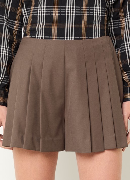 Claudie Pierlot High waist straight fit korte broek in wolblend met plooien