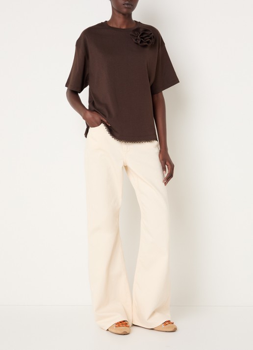 Claudie Pierlot T-shirt met ronde hals en geschulpte zoom - voorkant 4 hazelnootbruin