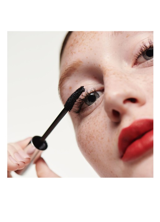 Clinique High Impact Zero Gravity Mascara - detail 5 01 - black