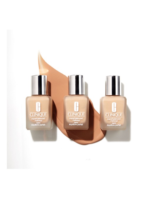Clinique Superbalanced Make up Foundation - detail 5 wn 19