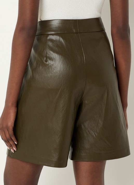 Co'Couture Gitt high waist wide fit korte broek van imitatieleer - achterkant legergroen
