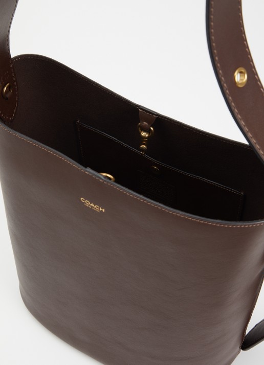 Coach Bleecker Bucket schoudertas van leer met uitneembare etui - detail 3 donkerbruin