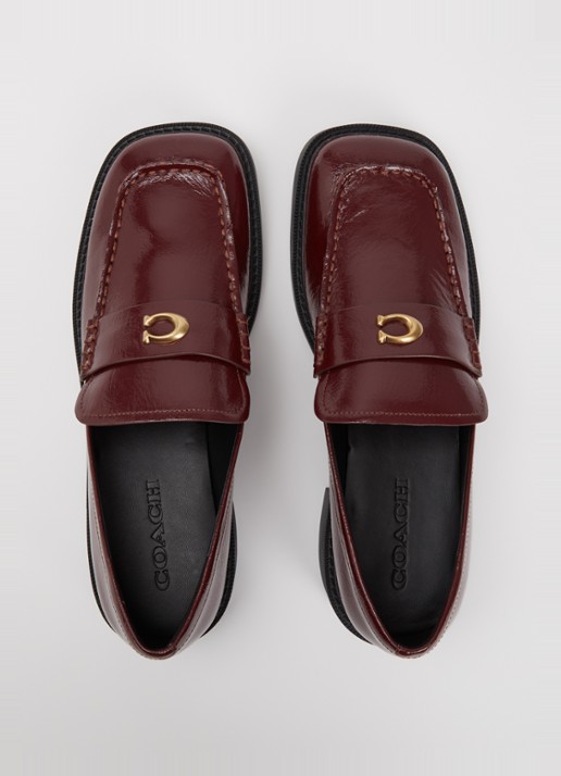 Coach Penny loafer van lakleer met structuur - detail 3 bordeauxrood