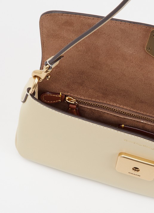Coach Refined schoudertas van leer met afneembare schouderriem - detail geel