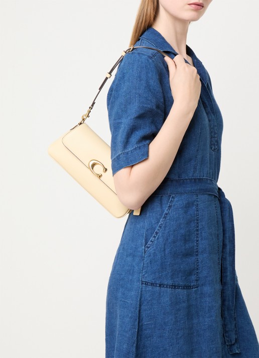 Coach Refined schoudertas van leer met afneembare schouderriem - voorkant 6 geel