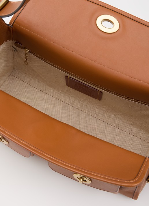 Coach Turnlock Haversack schoudertas van kalfsleer met verstelbare schouderriem  - detail bruin