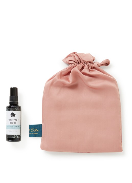 Coco & Cici Beauty kussensloop en slaap spray cadeauset - voorkant roze