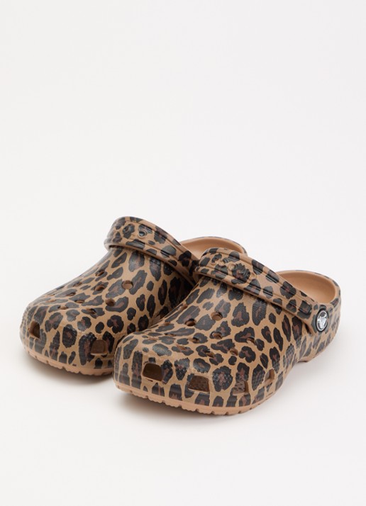 Crocs Classic Clog instapper met panterprint - detail bruin