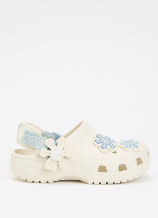 Crocs Classic Denim Clog instapper met applicatie  - voorkant wit
