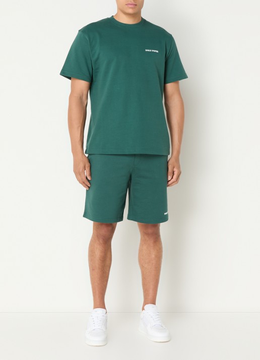 Daily Paper Dais straight fit korte joggingbroek met logo - voorkant 4 groen