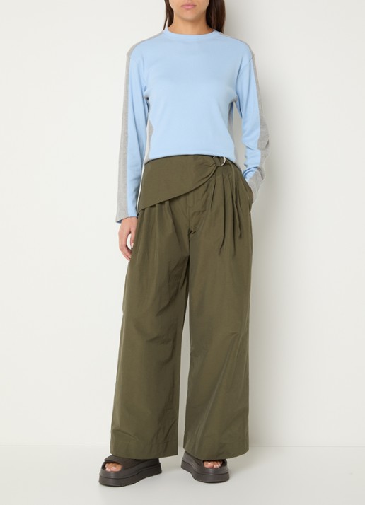 Damson Madder Fabia high waist wide fit broek met steekzakken - voorkant 3 legergroen